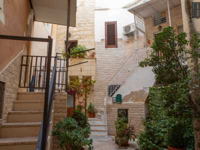 Questa nel XI secolo era chiamata �Corte di San Salvatore al Gulfo�, perch� nel Medioevo la zona era bagnata dall�Adriatico presentandosi cos� come una sorta di golfo (il �Mar di Cafaro�). Luogo che era sorvegliato da una sentinella sistemata appunto in una garitta